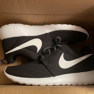 Brand new nikes women’s size 7, never worn